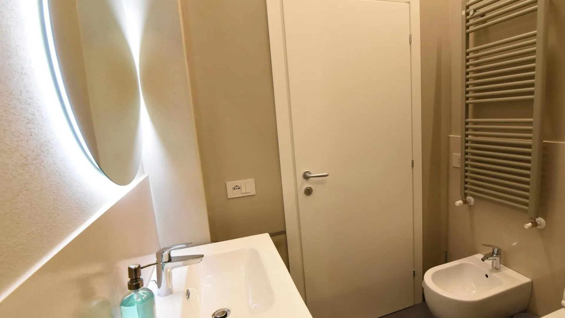 Rooms De' Carracci 博洛尼亚 招待所