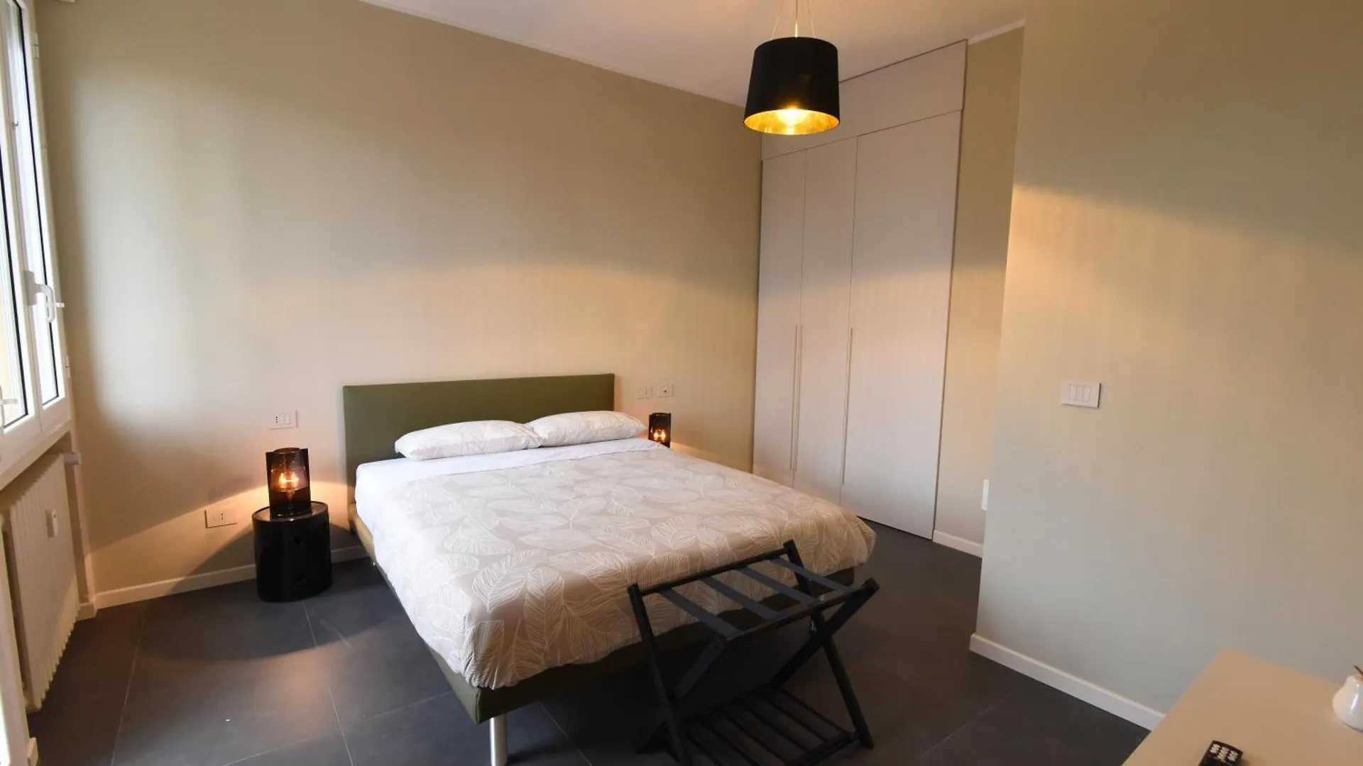 Rooms De\' Carracci location